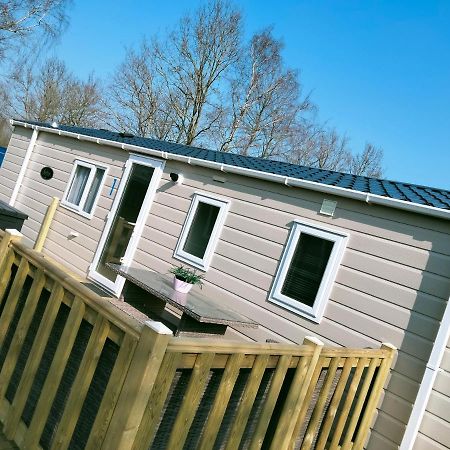 Bj Chalets - De Rug 1 - Vakantiepark Lauwersoog - Luxe Chalet Met Vaatwasser! Vroege Incheck! Εξωτερικό φωτογραφία