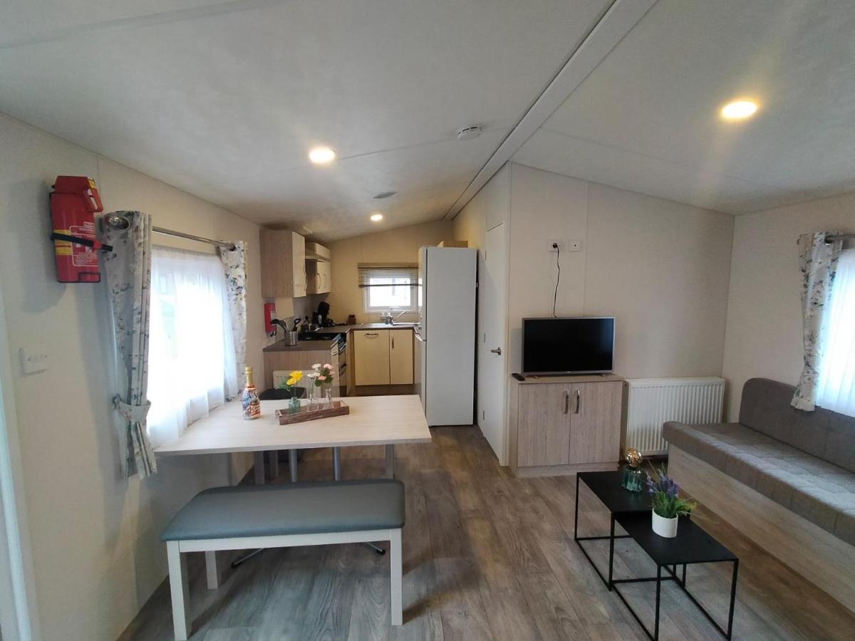 Bj Chalets - De Rug 1 - Vakantiepark Lauwersoog - Luxe Chalet Met Vaatwasser! Vroege Incheck! Εξωτερικό φωτογραφία